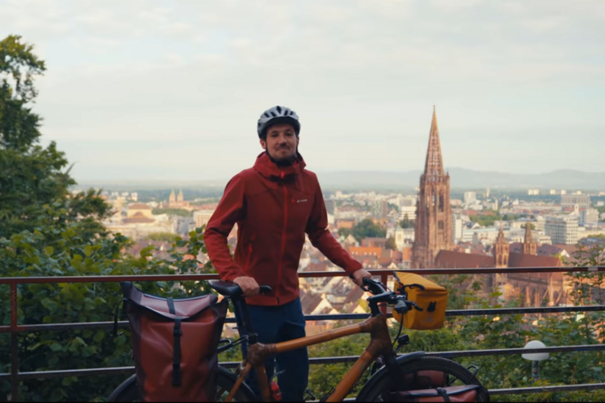Ingwar Perowanowitsch Bild vom Filmemacher auf Fahrrad beim Start seiner Reise in Freiburg