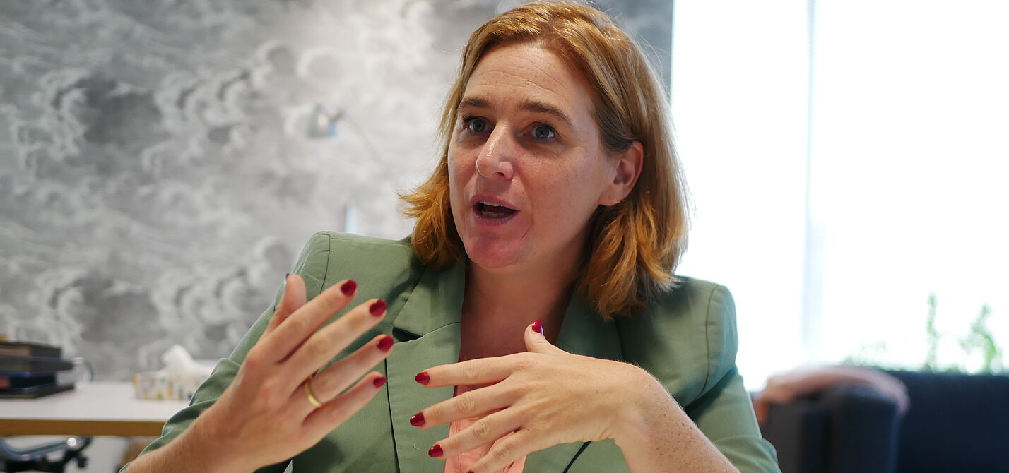 Elke Van den Brandt, Mobilitätsministerin der Metropolregion Brüssel, im Interview Elke Van den Brandt, Mobilitätsministerin der Metropolregion Brüssel, im Interview